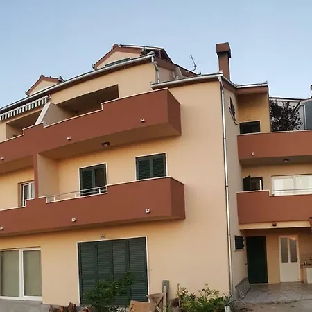 Apartman Nikola * Podstrana